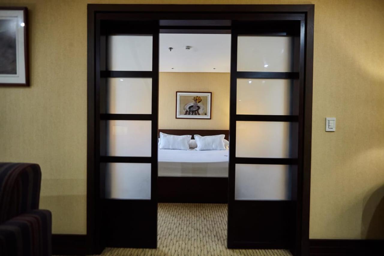 유로빌딩 익스프레스 마케티아 호텔 마이케티아 외부 사진 A sliding door