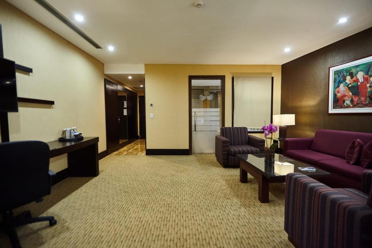 유로빌딩 익스프레스 마케티아 호텔 마이케티아 외부 사진 A suite at the hotel