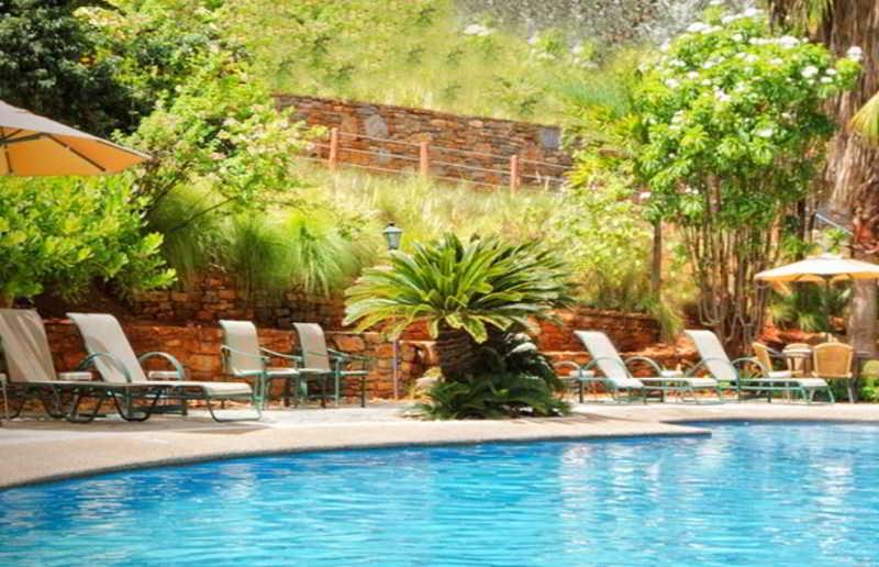 유로빌딩 익스프레스 마케티아 호텔 마이케티아 외부 사진 The swimming pool at the hotel