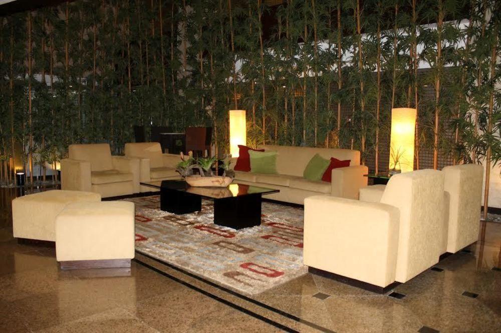유로빌딩 익스프레스 마케티아 호텔 마이케티아 외부 사진 The lobby of the hotel