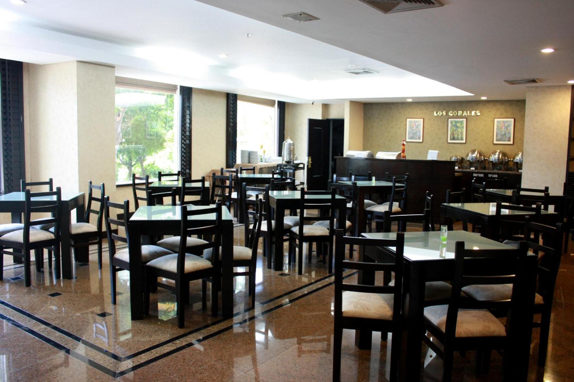 유로빌딩 익스프레스 마케티아 호텔 마이케티아 외부 사진 The restaurant