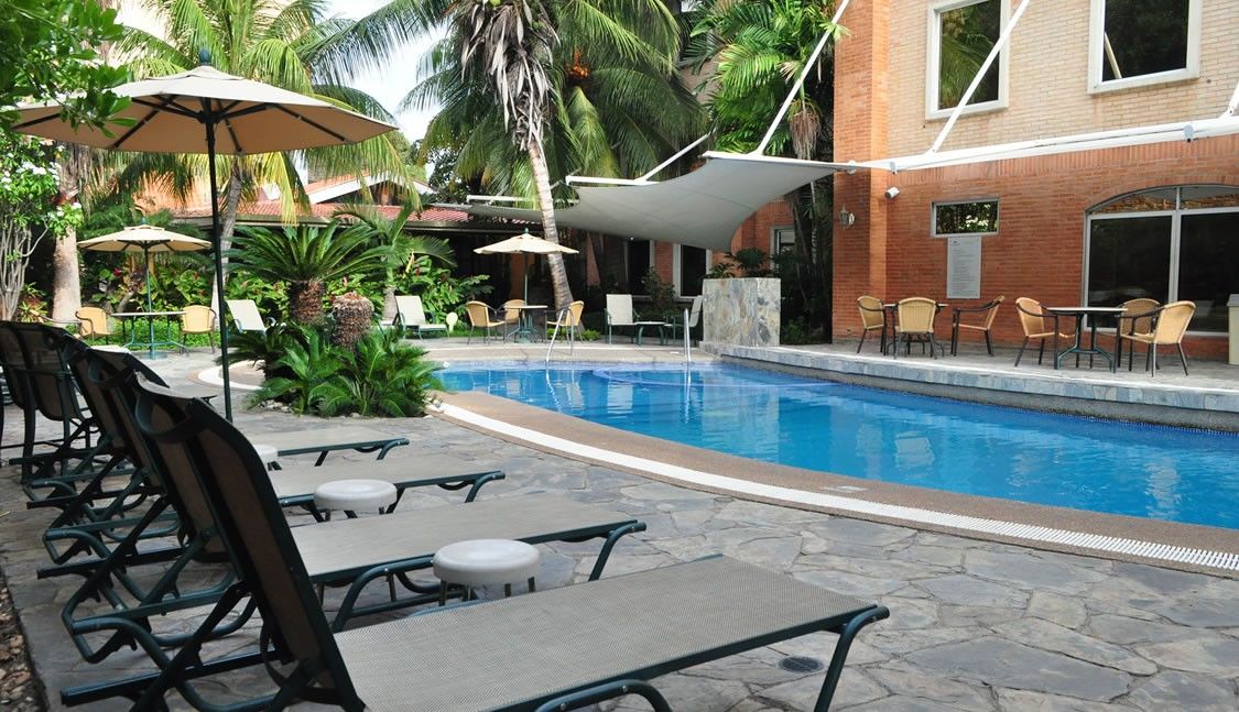 유로빌딩 익스프레스 마케티아 호텔 마이케티아 외부 사진 The pool at the hotel