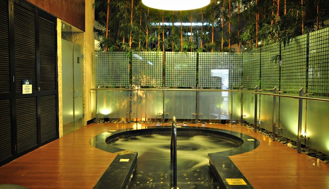 유로빌딩 익스프레스 마케티아 호텔 마이케티아 외부 사진 A modern onsen in Tokyo