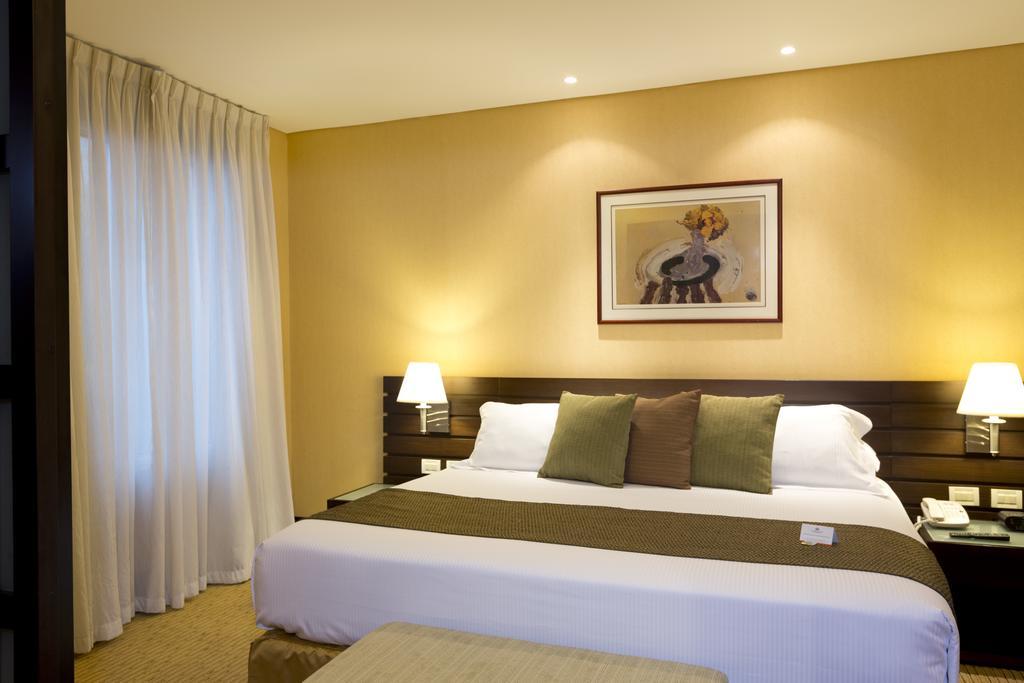 유로빌딩 익스프레스 마케티아 호텔 마이케티아 외부 사진 A bedroom at the hotel