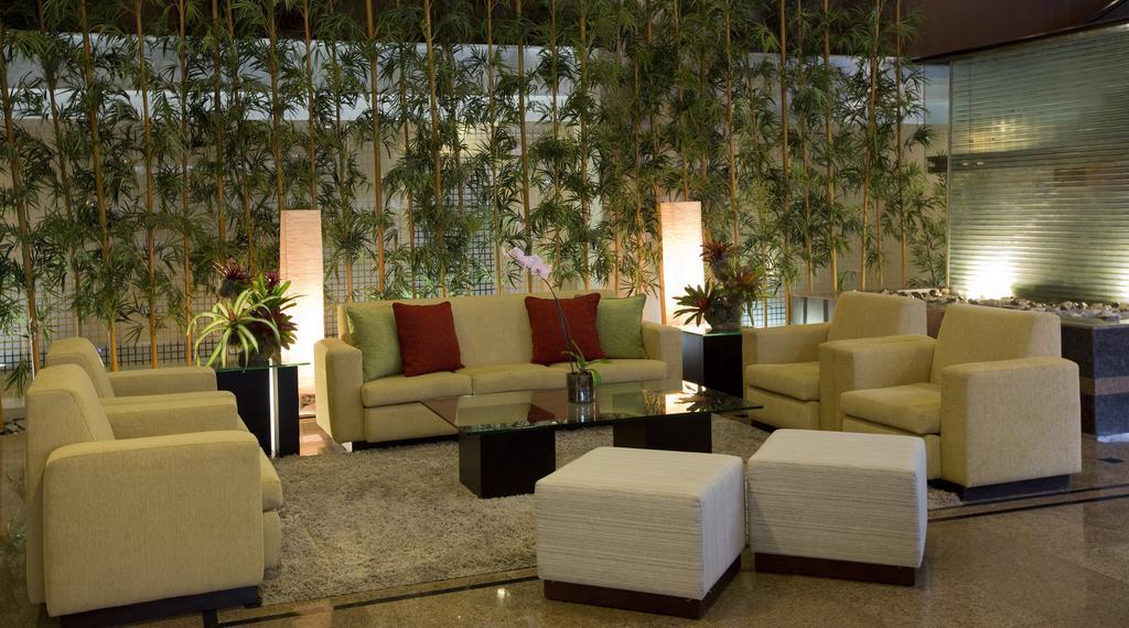 유로빌딩 익스프레스 마케티아 호텔 마이케티아 외부 사진 The lobby of the hotel