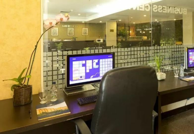 유로빌딩 익스프레스 마케티아 호텔 마이케티아 외부 사진 A typical office